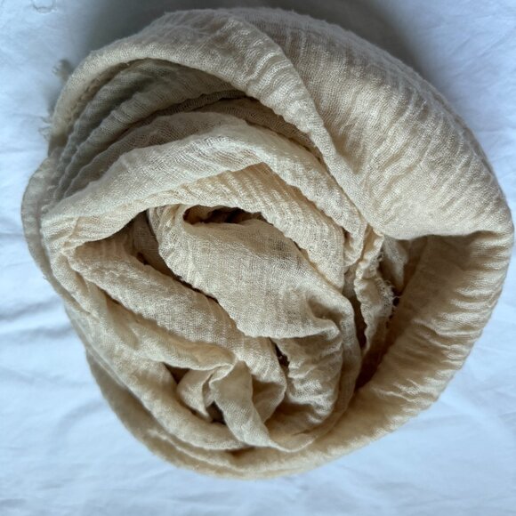 Lot of 4 scarves, gauzy blue, gauzy cream, B&W geometric, leopard, various sizes - Picture 4 of 6